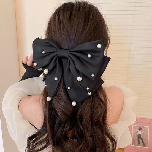 Chic bow with pearls