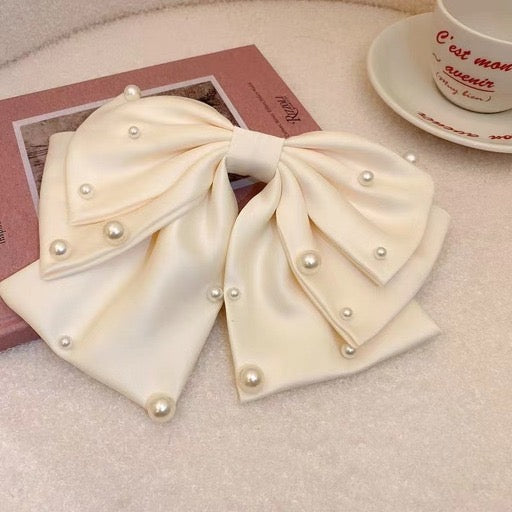 Chic bow with pearls